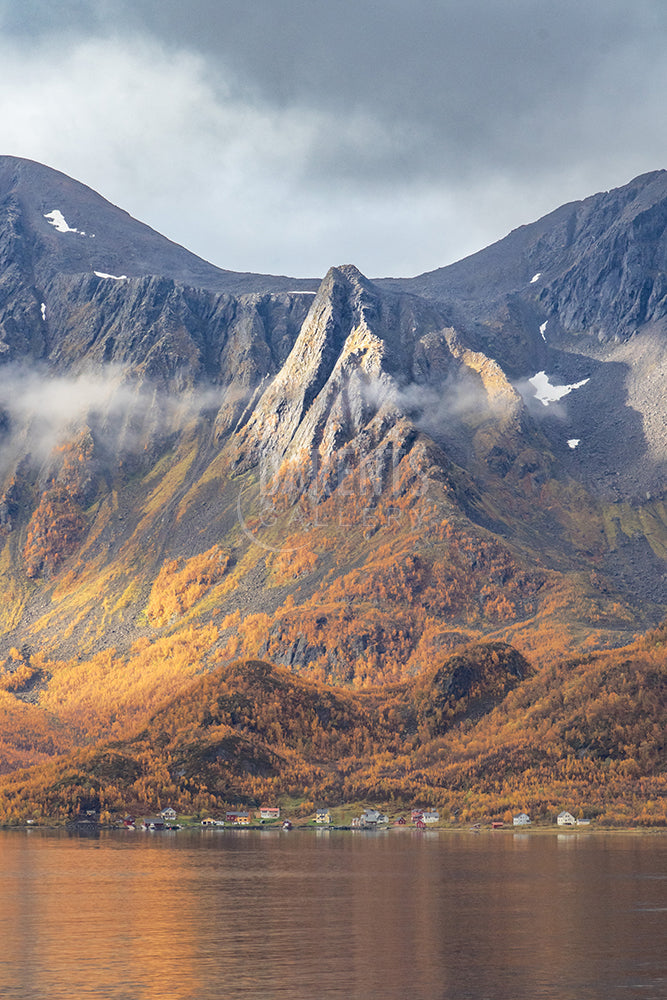 Husene under fjellet