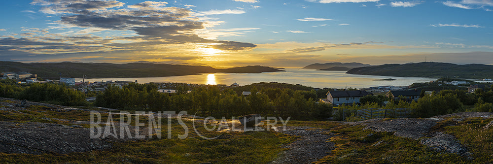 Kirkenes i midnattsol