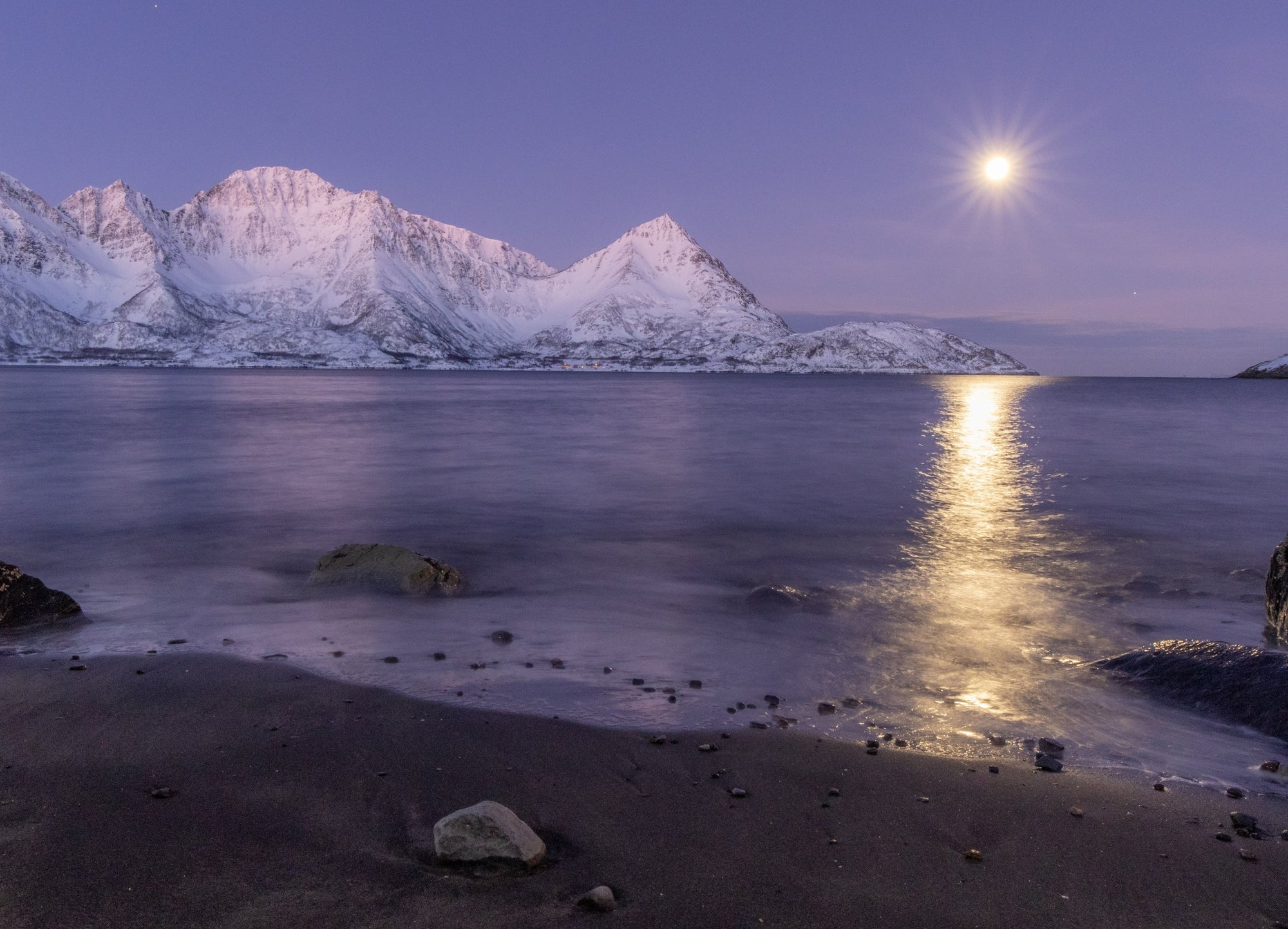 Måneskinn på stranden