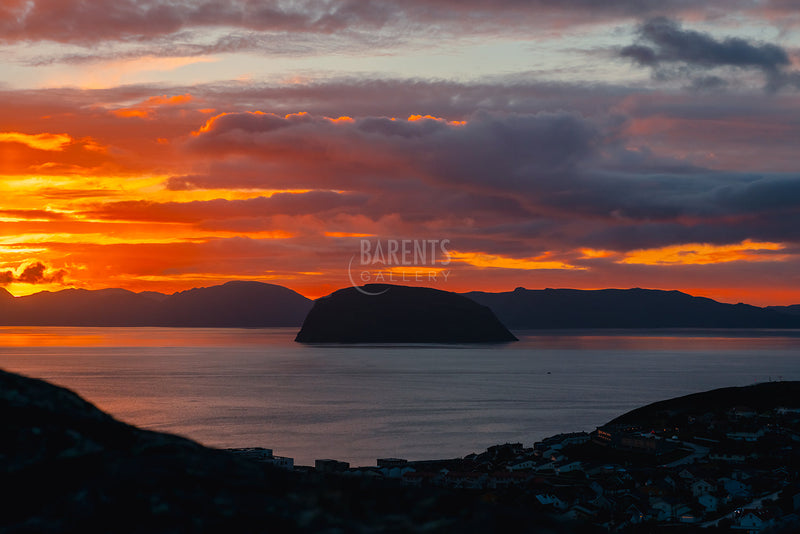 Håja foran himmel i brann